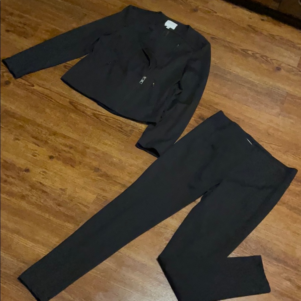 Skinny leggings with zipper jacket
